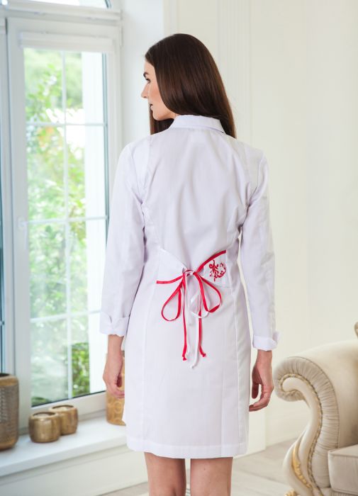 картинка Медицинский халат «Хельга» белый с вышивкой от интернет магазина