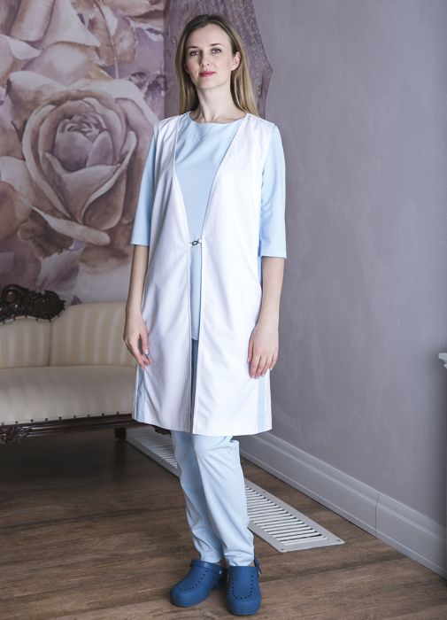 картинка Жилет женский медицинский "Надежда Политрик" в белом цвете с голубой отделкой от интернет магазина